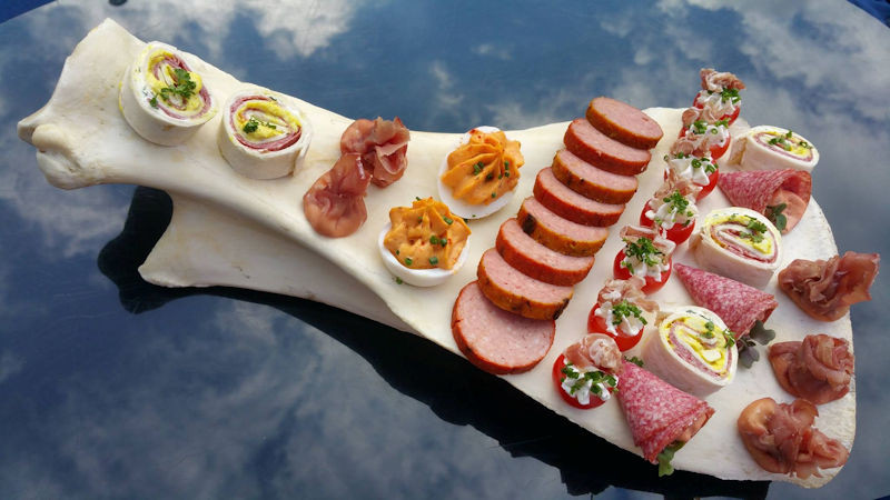 Schotels met borrelhapjes en tapa's