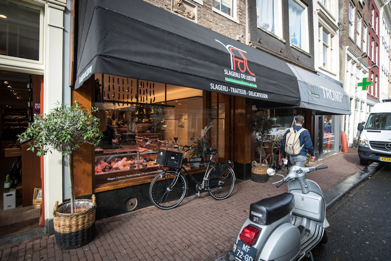 Even stilstaan bij slagerij de Leeuw